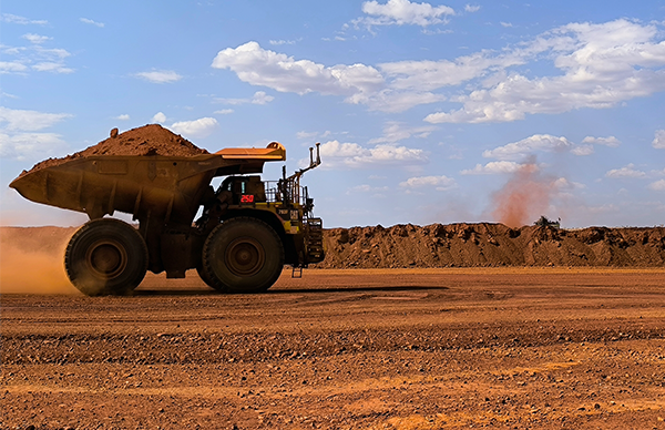 Ein autonom fahrender Muldenkipper (ca. 240 t Ladekapazizät für Eisenerz) der Fortescue-Mine in Christmas Creek, Australien. Copyright: Paul Jerabek