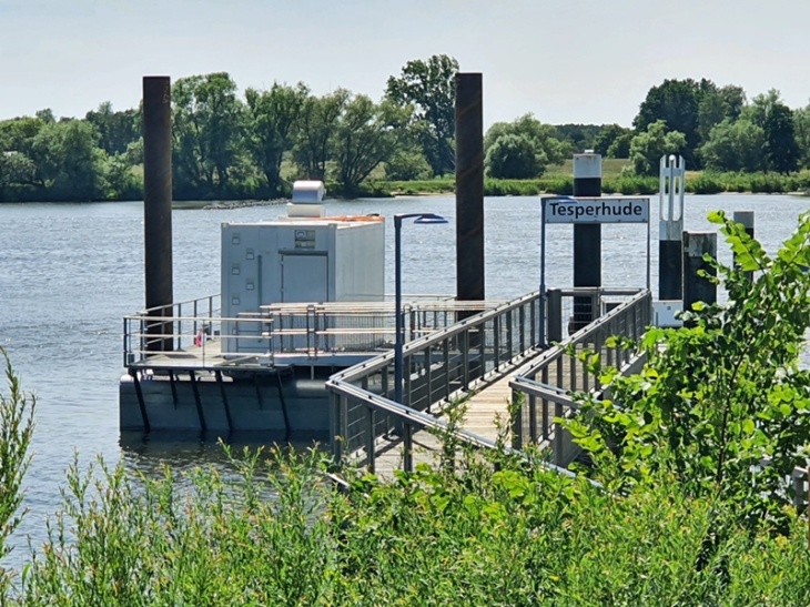 Forschungsplattform am Steg in Tesperhude (Foto: Jörn Pietsch / Hereon) Forschungsplattform am Steg in Tesperhude (Foto: Jörn Pietsch / Hereon)