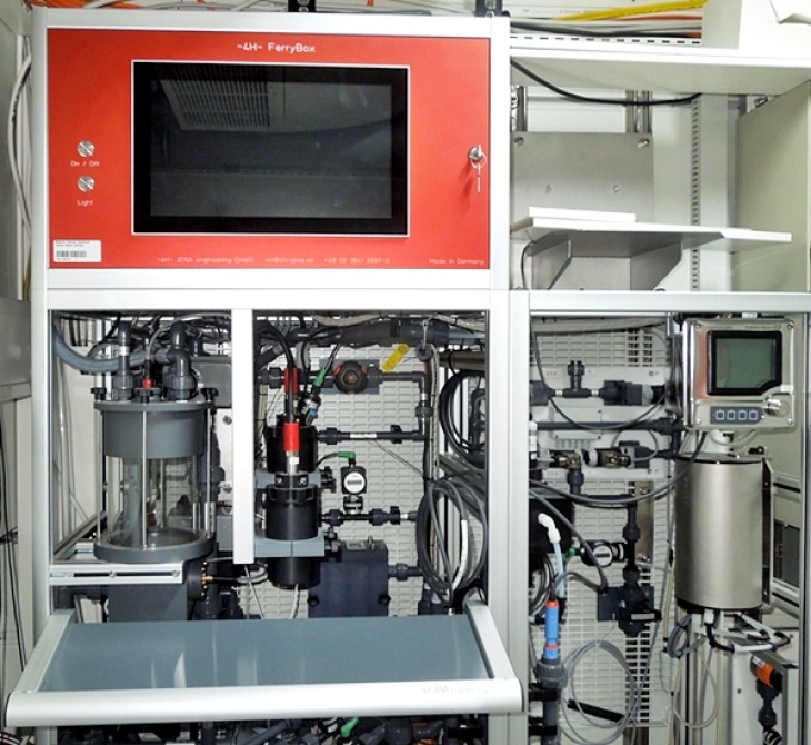 Die FerryBox im Messcontainer  (Foto: Volker Dzaak / Hereon) Die FerryBox im Messcontainer  (Foto: Volker Dzaak / Hereon)