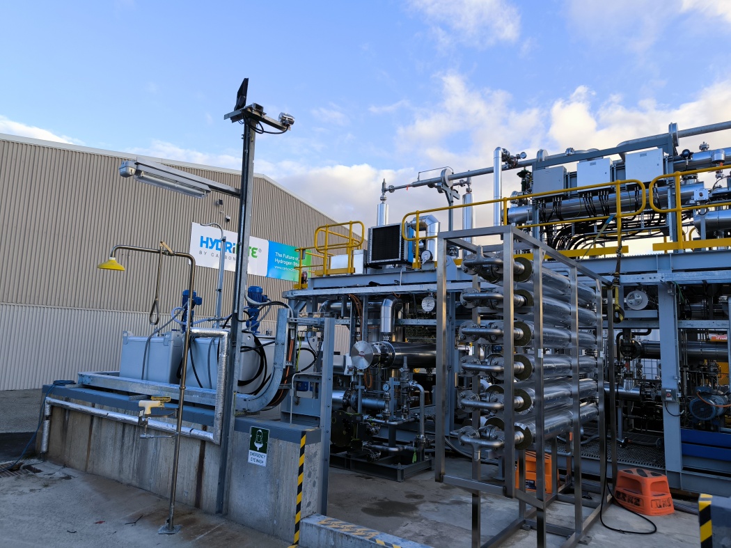 Eine Hydrilyte-Demonstrationsanlage von Carbon280. Hier wird Wasserstoffspeicherung mit Magnesiumhydrid, welches in einem Öl suspendiert wurde, getestet. Das Anwendungsszenario ist der Transport von Wasserstoff via Pipelines. Copyright: Paul Jerabek