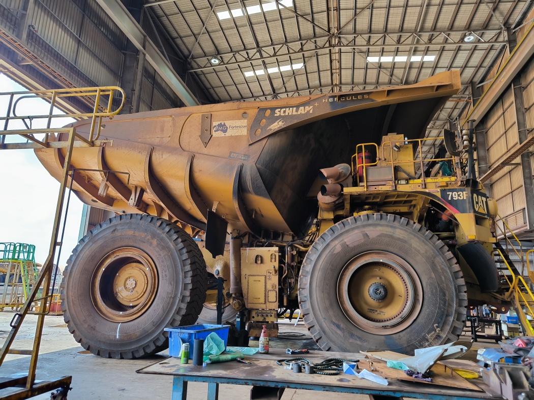 Die autonom fahrenden Muldenkipper in der Eisenerz-Mine sollen künftig mit grünem Wasserstoff angetrieben werden. Copyright: Paul Jerabek