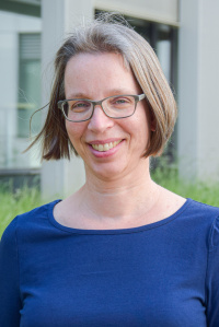 Dr. Karola Lützow