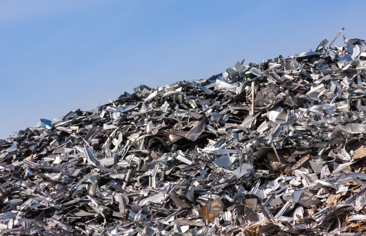 Alu-Schrott: Aus altem Material wird neues. Foto: istock/allou Setcard Aluminum Schrott Istock Allou