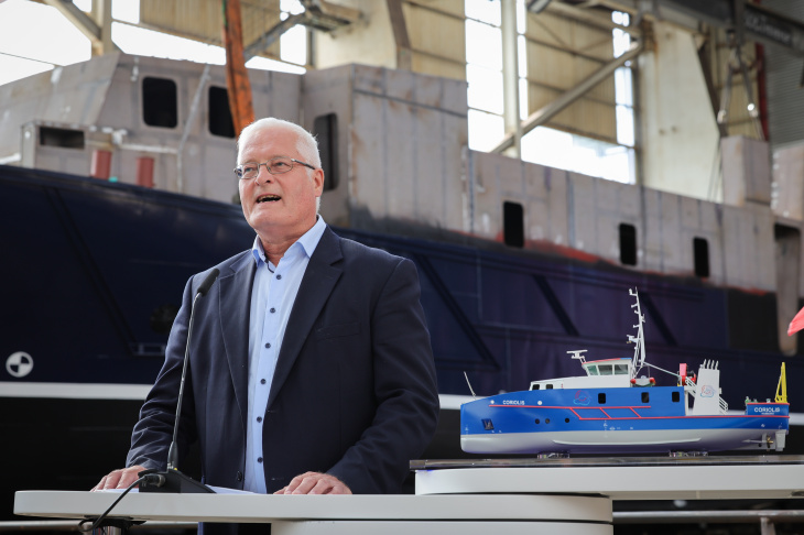 Grußworte zum Stapelhub von Prof. Matthias Rehahn, wissenschaftlicher Geschäftsführer des Helmholtz-Zentrums Hereon. Foto:  picture alliance / dpa / Christian Charisius  Coriolis Stapelhub Rehahn