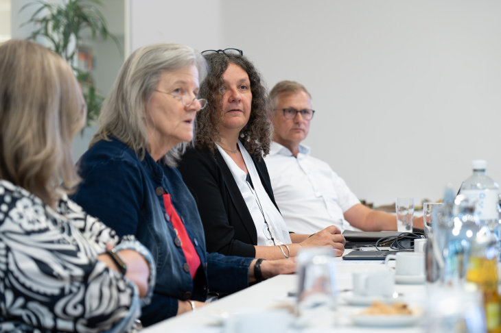 Prof Dr Corinna Schrum and Prof Dr Daniela Jacob talk about coastal and climate protection measures in Schleswig-Holstein. Photo: Hereon/Steffen Niemann