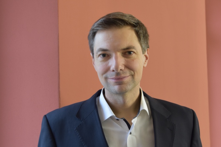 Prof. Christian Cyron ist Direktor des Hereon-Instituts für Werkstoffsystemmodellierung am Hereon und Leiter des Instituts für Kontinuums- und Werkstoffmechanik an der Technischen Universität Hamburg-Harburg (TUHH). Foto: TU Hamburg