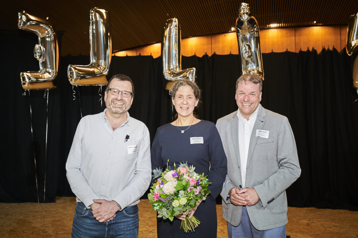 Die Sprecherin von CLICCS, Prof. Johanna Baehr mit den stellvertretenden Sprechern Prof. Jochem Marotzke (links) und Prof. Achim Oberg. In ihrer Danksagung hob sie hervor, dass die Arbeit im Cluster nur in der besonderen Forschungsumgebung Hamburg mit ihren vielen Playern in der Klimaforschung möglich sei. Foto: UHH/ Claudia Höhne Uni HH Claudia Höhne