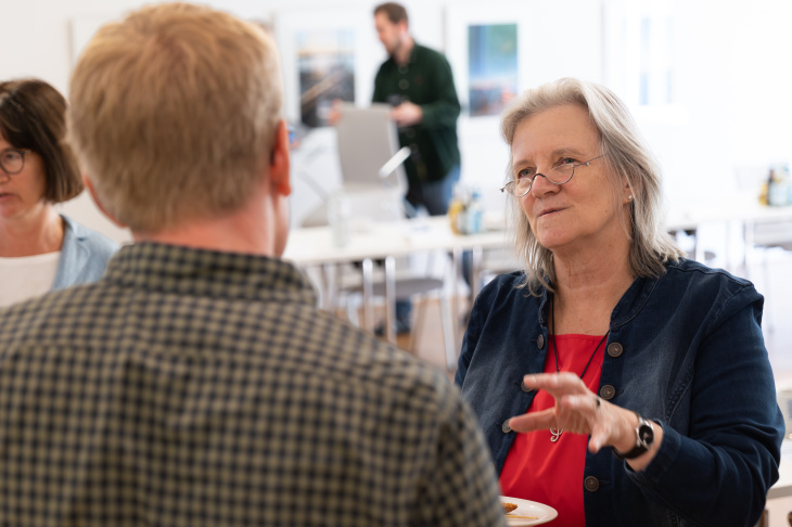 Prime Minister Daniel Günther in conversation with Prof Dr Daniela Jacob from GERICS. Photo: Hereon/Steffen Niemann