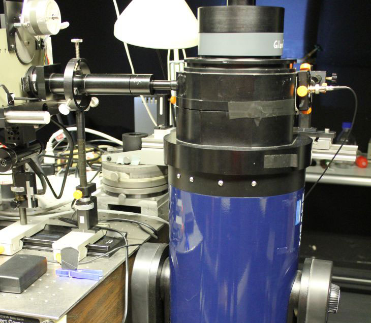 Ein optischer Messaufbau im Labor zur Bestimmung der Lichtstreuung an Partikeln im Wasser. <i>-Bild: Hereon-</i> Img 1949 Kl