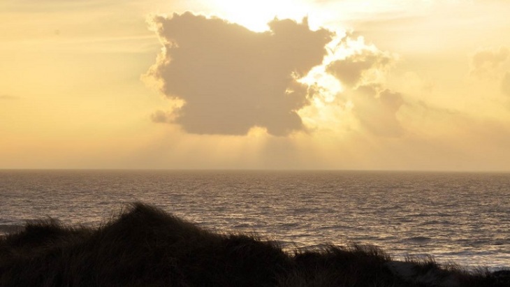 Sonnenuntergang an unserer Radarstation Bunkerhill, Sylt, Deutschland. <i>-Bild: Jochen Horstmann/Hereon-</i> Sonnenuntergang Sylt