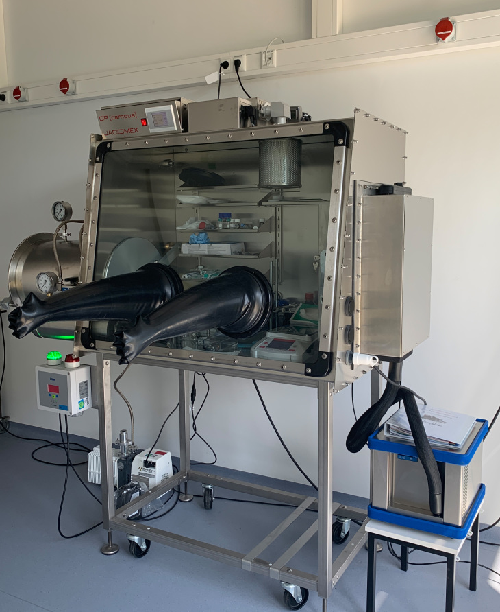 Foto: Hereon/Prokopios Georgopanos Jacomex Handschuhbox mit Kühlaggregat