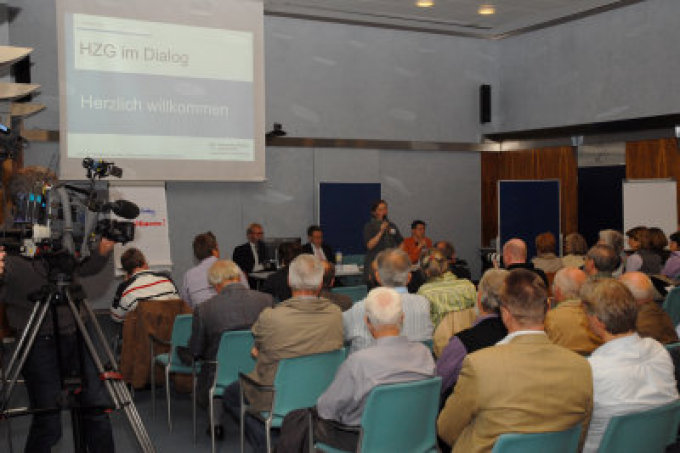 Auftakt der Veranstaltungsreihe „HZG im Dialog“ im Hörsaal auf dem Forschungsgelände. Foto: HZG/Patrick Kalb-Rottmann Auftaktveranstaltung Oktober 2012