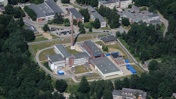 Luftbild 2014 der seit 2010 abgeschalteten Forschungsreaktoranlage am HZG