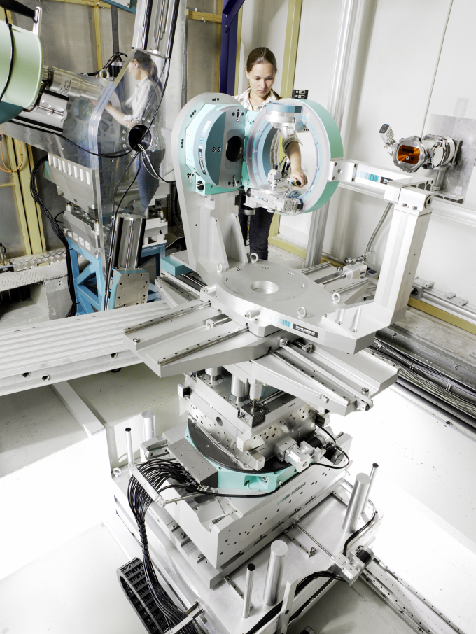 Analyse von Proben mit einem Diffraktometer am Deutschen Elektronen Synchrotron (DESY)