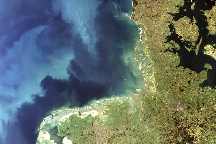 Satellitenbild der Nordsee und Norddeutschland (Bild: Daten ESA, verarbeitet von Hereon) Satellitenbild der Nordsee und Norddeutschland (Bild: Daten ESA, verarbeitet von Hereon)